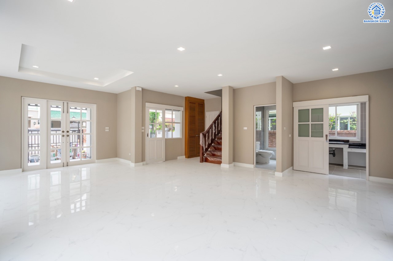 บ้านมือสองตกแต่งใหม่ ม.ลัดดารมย์ วัชรพล แบรนด์ Q.House เนื้อที่ 70.1 ตร.ว. ฟังก์ชัน 3 ห้องนอน 3 ห้องน้ำ จอดรถได้ 2 คัน Facilities ครบครัน บนทำเลเชื่อมต่อหลายเส้นทาง ถ.รามอินทรา ถ.สายไหม และถ.พหลโยธิน ใกล้สนามบินดอนเมือง ทางด่วน "ศรีรัช" และ เซ็นทรัลรามอินทรา...